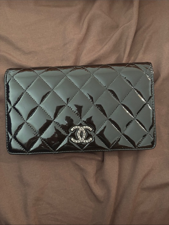 CHANEL Handbags - Vintage Chanel Quilted Patent Leather Wallet